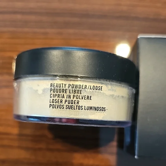 MAC Cosmetics Beauty Powder In Daisydust